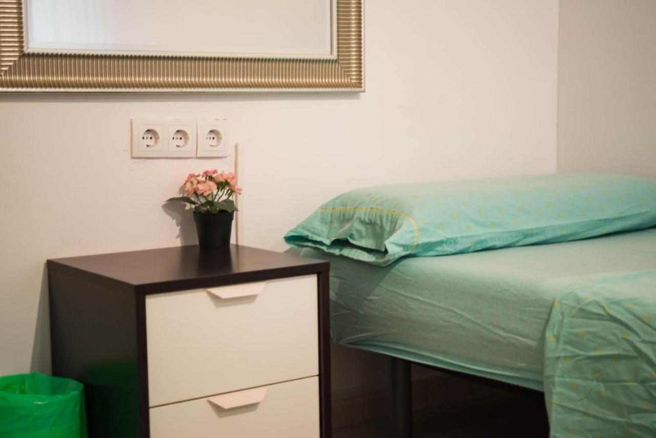Hostal Ideal Badal Barcelona Eksteriør bilde